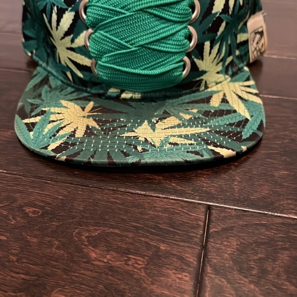 THC Marijuana leaf Hat - Picture 3 of 6